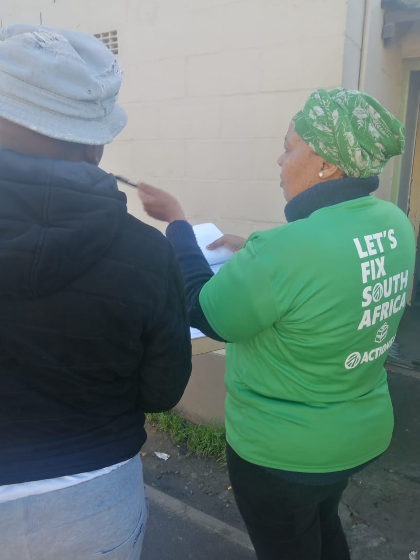ActionSA_WC's tweet photo. Gugulethu WC !!! The daily growth is phenomenal 👊👊👊💚💚🍀🇿🇦🔥🔥 #Project2024 #WhereWeGoWeGrow #WeAreTheChange @HermanMashaba @go2Michelle @MmQwashu @JohnMoodeyGP @AntoinetteLoff1 @ZintleK_deLange @drngwane @YvettedKR01 @krysty481 https://t.co/aVZewZZnnV