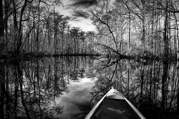 South Santee River Hobie kayak view from a Hobie kayak in black and white here:

fineartamerica.com/featured/kayak… 

#santeeriver #SouthCarolina #landscapephotography #art4mom #travelphotography #nature #art #AYearForArt #blackandwhitephotography  #elegantfinephotography #normabrandsberg