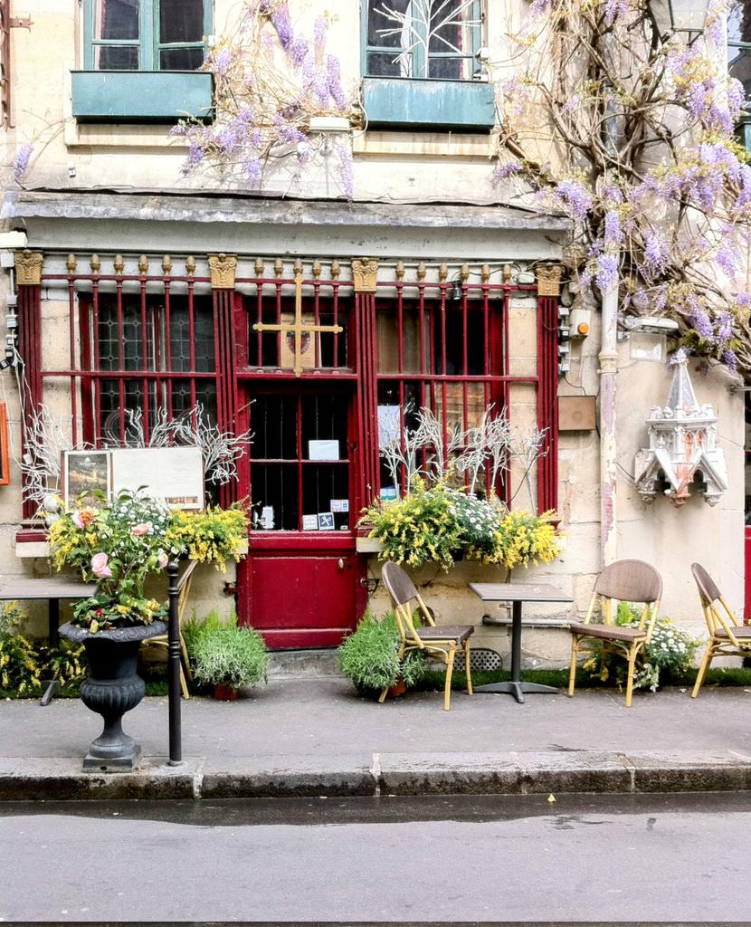 #TheGoodLifeFrance a beautiful little shop near Sainte Chapelle