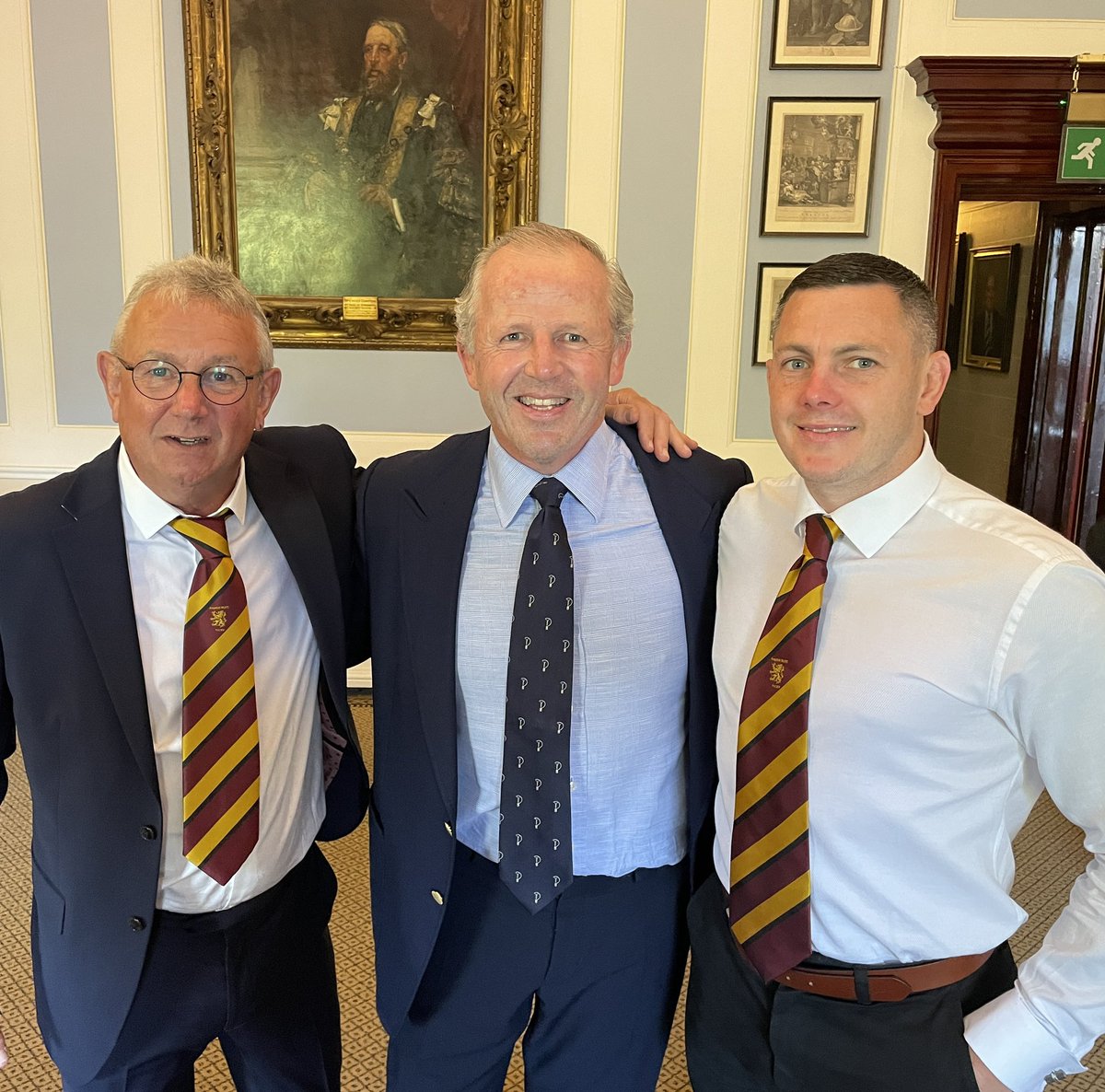 AmpthillRufc's tweet photo. 𝕊𝕚𝕝𝕧𝕖𝕣𝕨𝕒𝕣𝕖 𝕗𝕠𝕣 𝟙𝟠𝟠𝟙𝕤

1881 Captain Gavin Williams and Team Manager Steve Everitt attended the Halbro-Raging Bull Shield awards evening at the East India Club and collected the league shield from patron, ex-All Blacks captain and World Cup winner Sean Fitzpatrick https://t.co/BIyBYXkCdh