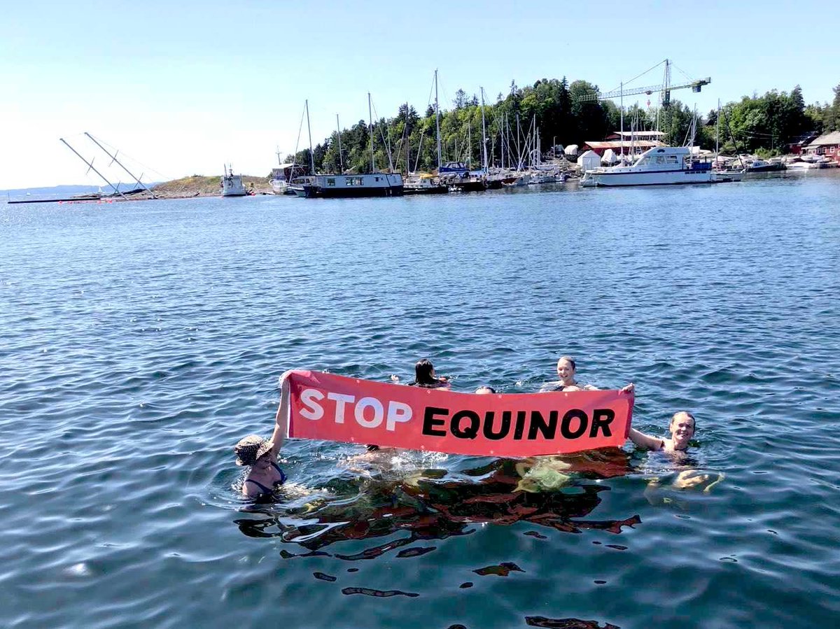StopCambo's tweet photo. Activists have taken to waters outside of @Equinor’s HQ in Norway to demand that Equinor #StopRosebank 📷
Despite spending millions on greenwashing, @Equinor wants to open up oil & gas projects across the world including Rosebank.
Don’t trash our oceans and climate, @Equinor.