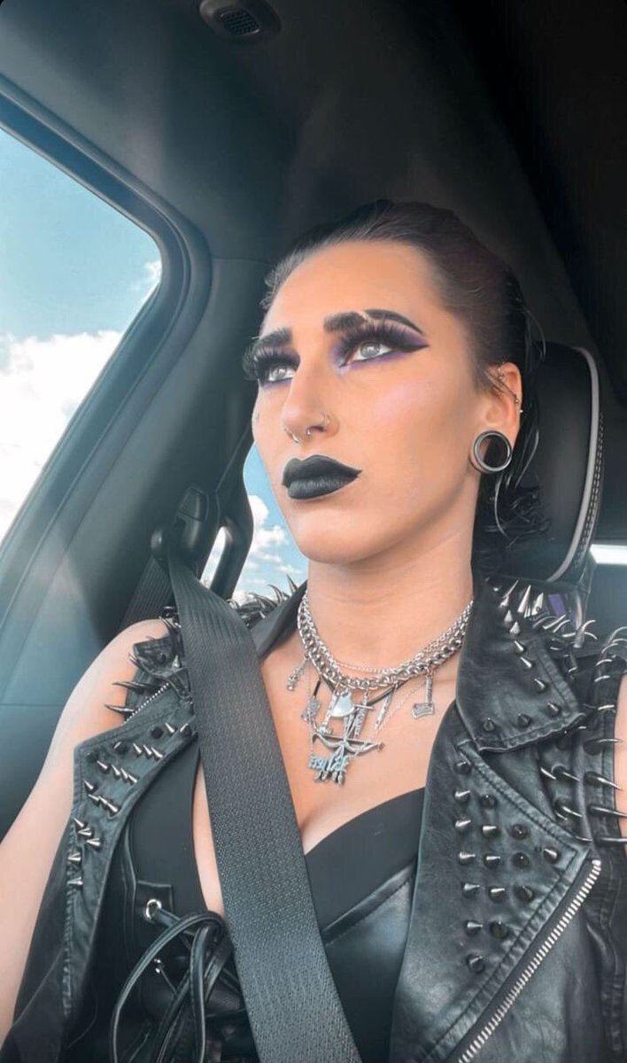 champripley1's tweet photo. WHEN SHES THE QUEEN OF TIKTOK AND IS THE BEST IDOL💋🖤
#FYP #mami #mami #champ #thbest
Cred to @RheaRipley_WWE 📸 https://t.co/UwMmqySxeV