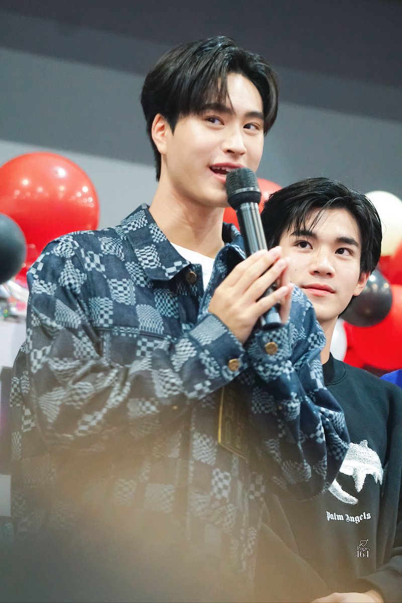 p_164pix's tweet photo. ไปหาให้เจอนะ คนที่จะคอยมองเราด้วยสายตาแบบที่โฟร์ทมองมาที่เจมีไนนอะ :-) 

#GeminiTurnNineteen 
#Gemini_NT #Fourthnattawat
#GeminiFourth https://t.co/9zzRMW1u3R