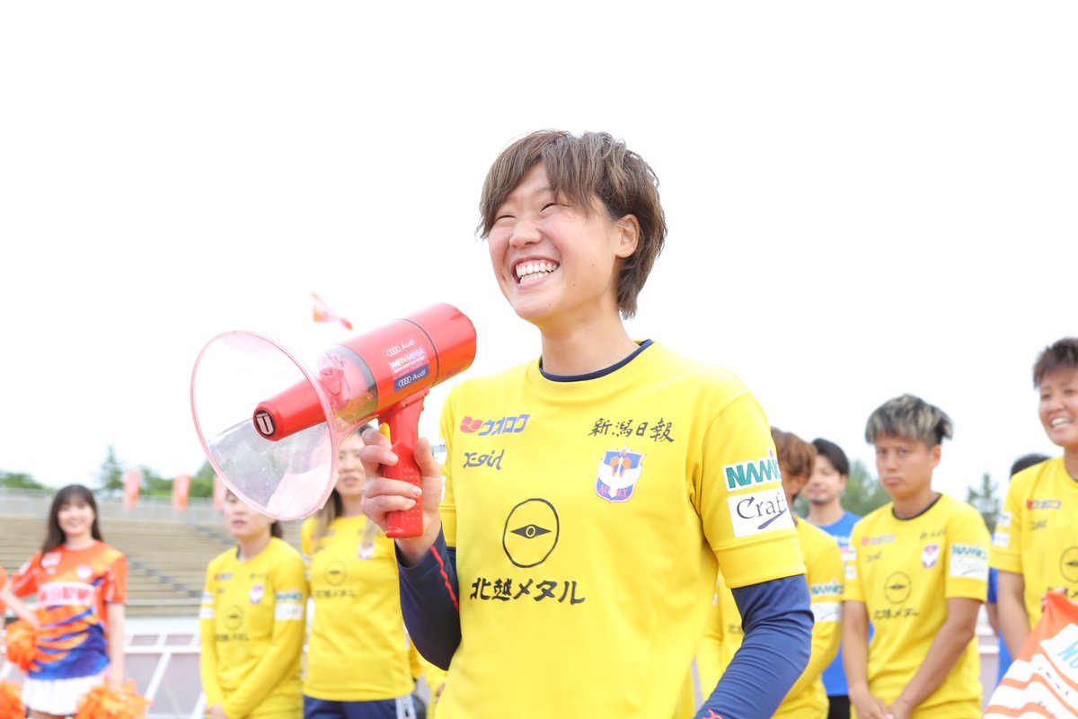 albirexL's tweet photo. ／
special thanks 💐💐
＼

本日、#羽座妃粋 選手の引退セレモニーを行いました✨

現役生活、本当にお疲れさまでした👏
最後の1年を新潟でともに闘えたことを嬉しく思います🦢🧡💙

新たな人生も幸多き日々でありますように🍀

#albirexL #albirex #WEリーグ https://t.co/JZOeTMdzDR