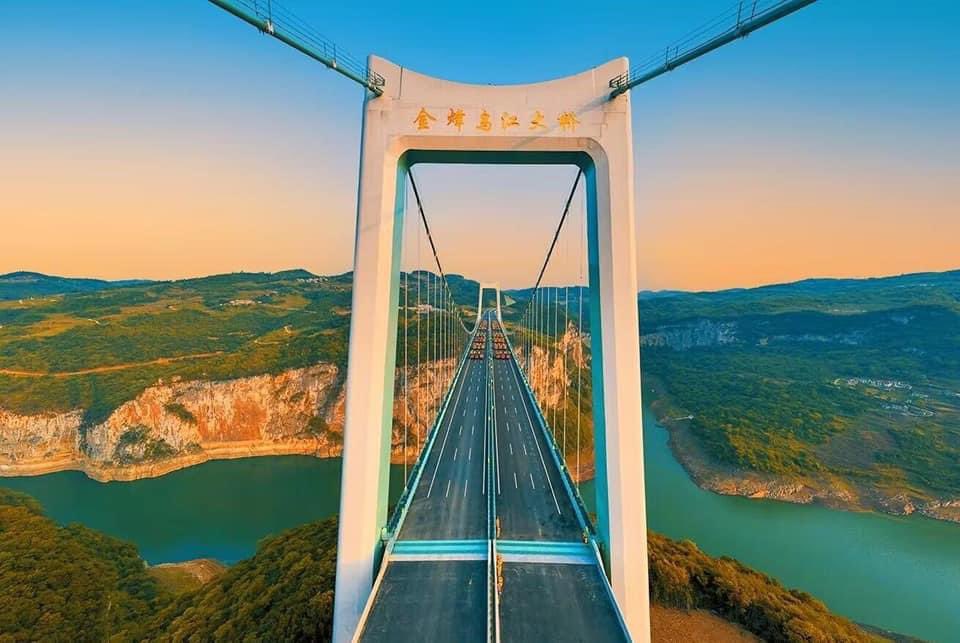 Descubre_China's tweet photo. 📍 Puente sobre el río Jinfeng Wujiang, #Guizhou, China 🇨🇳 🌉
Ganó el premio de oro de la estructura de acero de ingeniería de construcción de #China .Se extiende 650 mt y muestra su impresionante diseño y técnicas de construcción.
Fuente : China Hoy
#Rio #Jinfeng #Wujiang https://t.co/L3hkBgB4N0