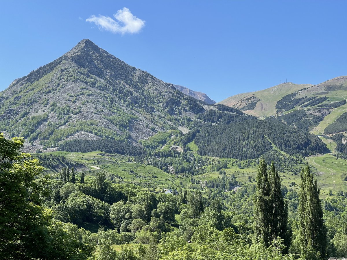 Bonita postal del pico Cerler (Huesca) #valledebenasque. @HimarGonzalez