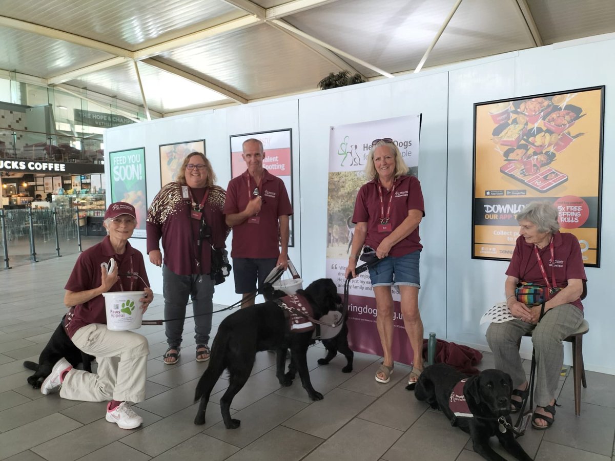 Thanks to the lovely ⁦<a href="/HearingDogs/">Hearing Dogs for Deaf People</a>⁩ at Beaconsfield Services PAWS collection! ⁦<a href="/VolTeamHDogs/">Volunteering H-Dogs</a>⁩ ⁦<a href="/ExtraServicesUK/">ExtraServicesUK</a>⁩