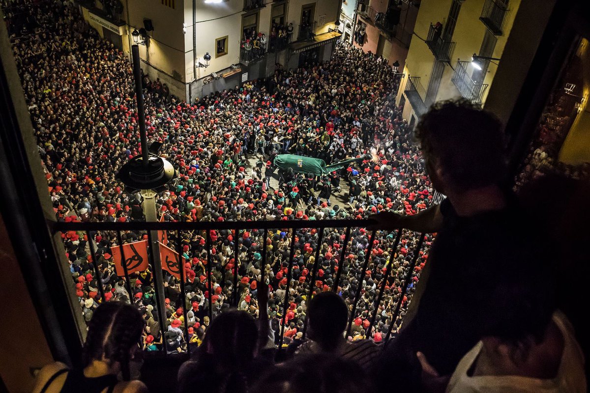 silviaculell's tweet photo. Impossible resumir en un tweet el que vivim els berguedans per Patum, però aquí va una mostra en imatges ❤️ https://t.co/4TBvnRpmZQ