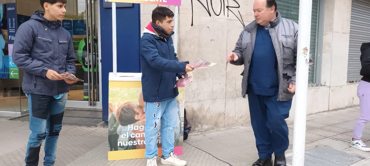 En Parque Patricios salimos a conversar con vecinos. Como lo hicimos en la Ciudad, tenemos que llevar las transformaciones profundas a todo el país. Es con <a href="/horaciorlarreta/">Larreta</a> 🇦🇷🫶🏼#HagamosElCambioDeNuestrasVidas