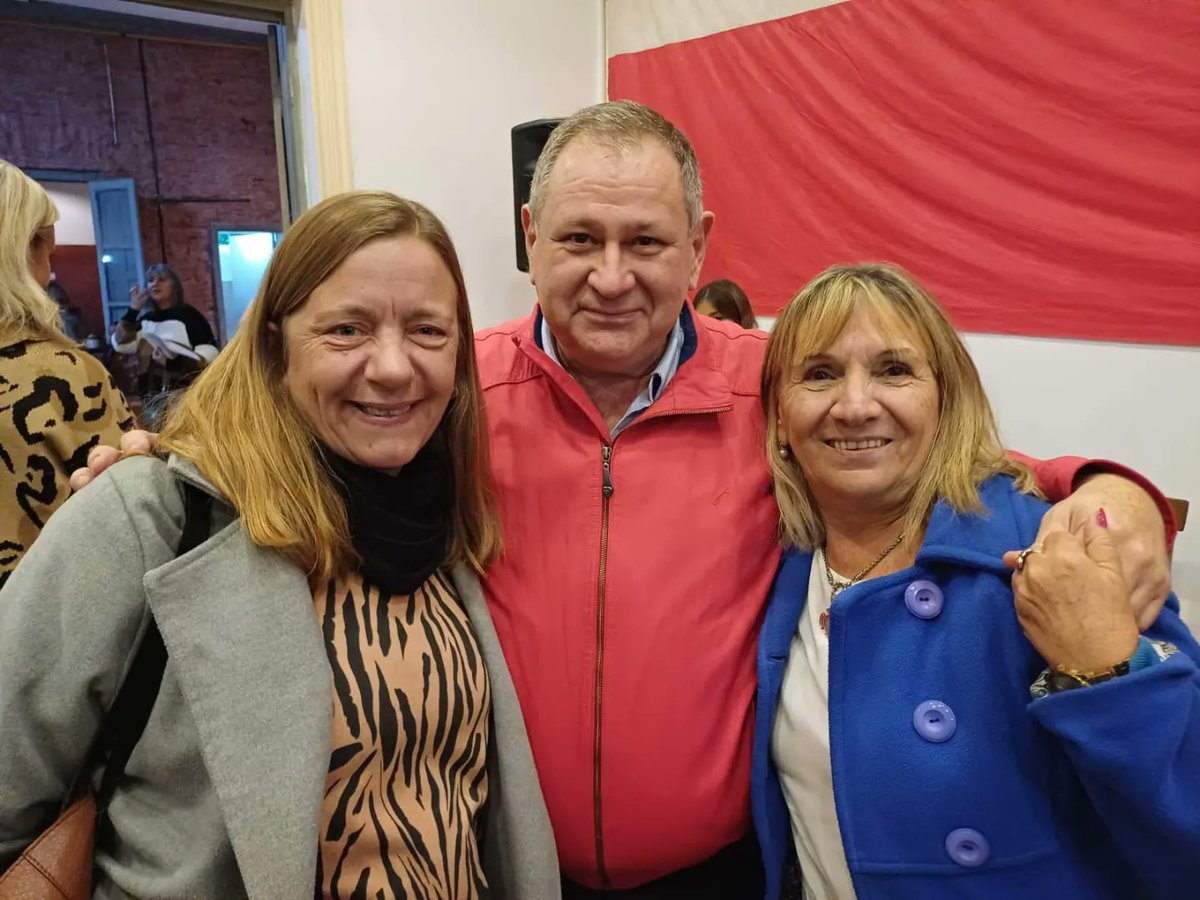 fabianrogelER's tweet photo. Invitado por las autoridades que ganaron el Comité de la ciudad de Gualeguay estuve anoche acompañando a Carolina Repetto, que asumió la conducción del partido por el voto de los afiliados. 
https://t.co/9u1Ra3HSm7 https://t.co/ME3hkfXQA6