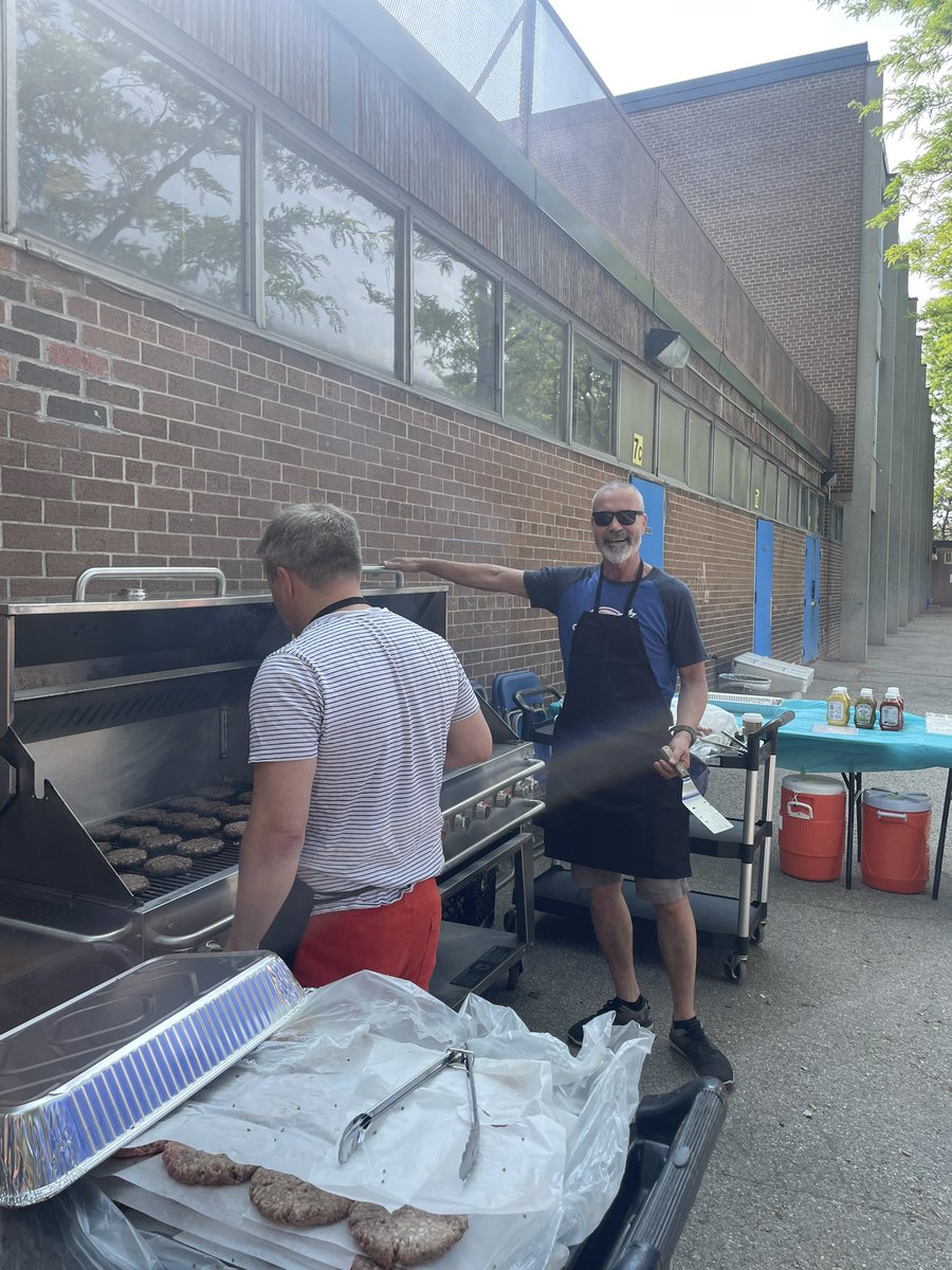 It’s back! Join us today for the Dundas Fun Fair! 🎪⚽️🍭🍬🎂🍔🌭🍕🎤