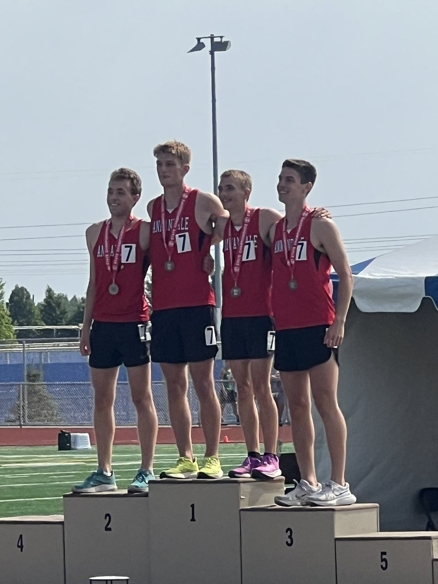 🚨New school record🚨 Boys run a great race in the 4x 800, and earn a runner up place.