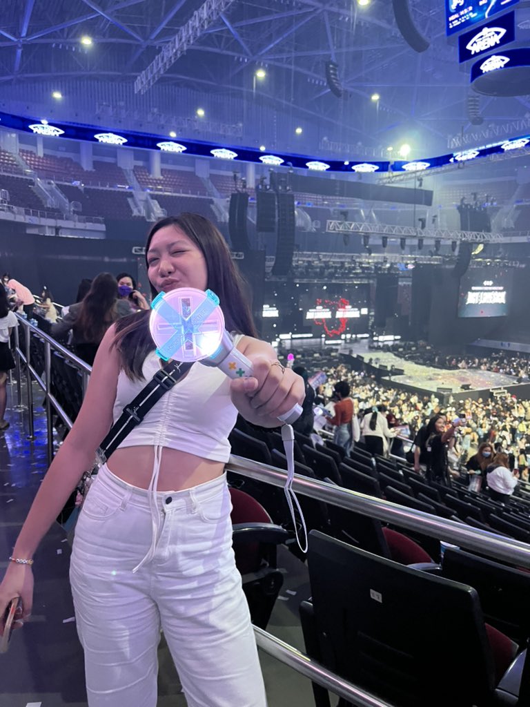 Mickelodeon29's tweet photo. Money will return but I'll never be 23 again screaming my heart out for my favorite boy group's concert 🥹🫶🏻

📌Treasure at Kpop Masterz [07.29]
📌Tomorrow x Together Act: Lovesick [10.28]
📌Seventeen Be The Sun [12.17]
📌Enhypen Manifesto [02.03] https://t.co/lhqljLvqPk