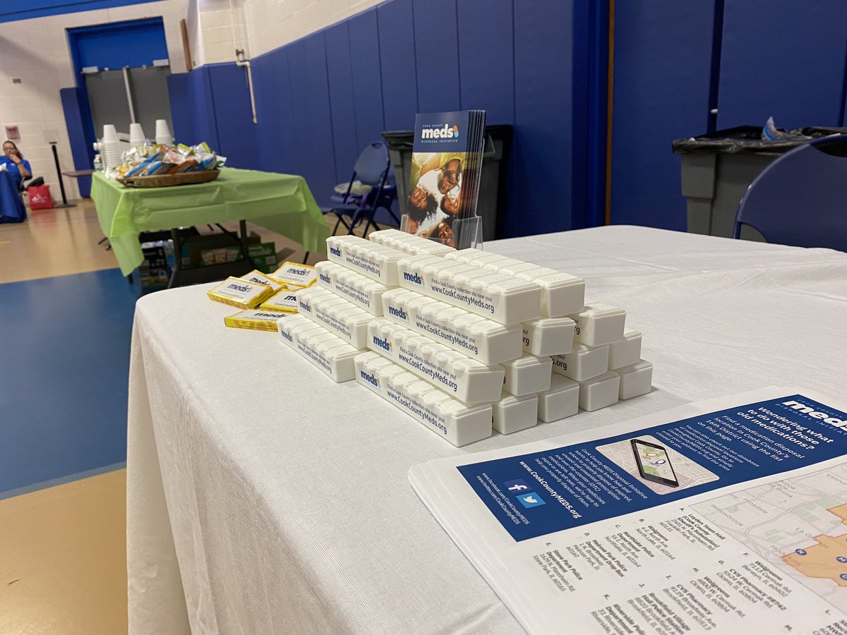 CookCountyMEDS's tweet photo. We are in @RiversideGov today at their Community Health and Wellness Fair! Stop by our table for a free pill sorter &amp; info on proper medication disposal! https://t.co/IY10JbEI6o