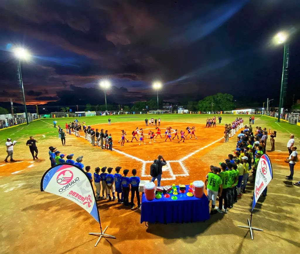 JosePalomoMunoz's tweet photo. El deporte guariqueño sigue creciendo con sus infraestructuras. 

Reinauguración del Estadium Pablo Chingo Montes de la comunidad Santa Isabel de parte de nuestro Gob. @josemvasquez💪🇻🇪
#VenezuelaGaranteDeLosDDHH
#EnCuerpoYAlmaPorGuarico
@NicolasMaduro 
@dcabellor
@jorgerpsuv https://t.co/7UqPzHbNzx