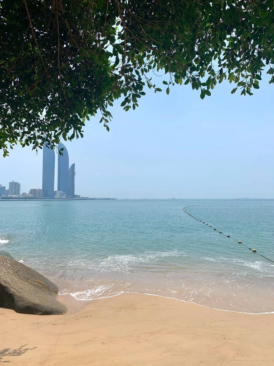 rubycalime84's tweet image. Take a walk around the beach and enjoy a relaxing day out