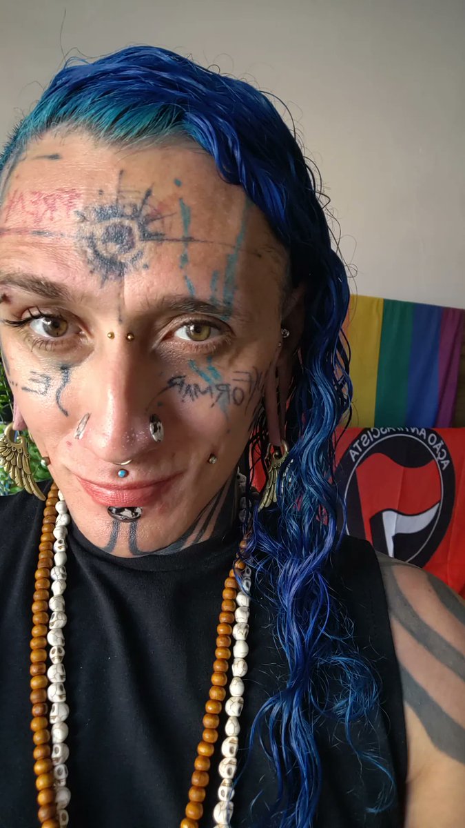 tang3l's tweet photo. E vamos lá trabalhar na oficina no CRD. Espalhar a palavra do Manifesto Freak e coisa e tal. A normatividade compulsória não vai ser destruída sozinha. Bailemos! 💖✨🔥 #OrgulhoFreak https://t.co/vrL6JBwgs9