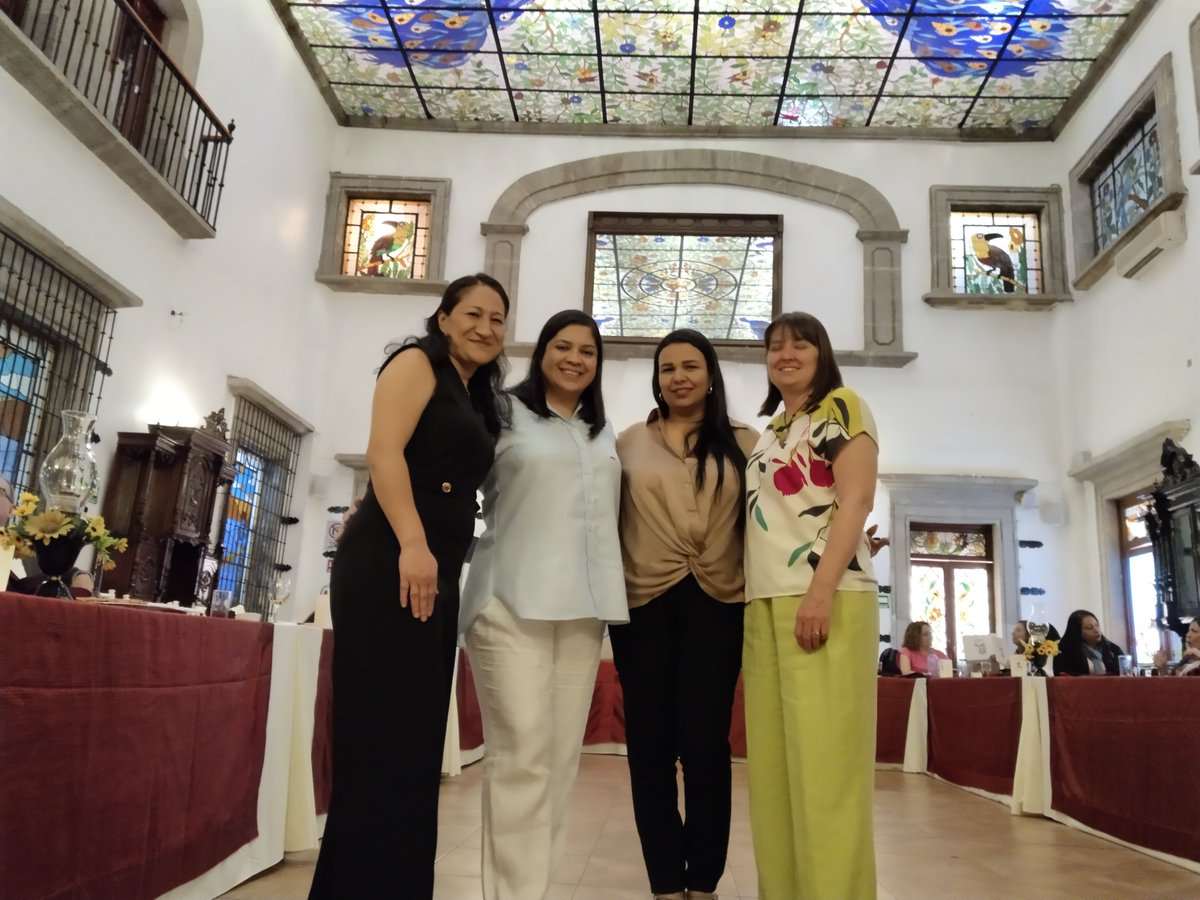 CudrisLorena's tweet photo. Hermoso compartir nuevamente las experiencias de la implementación del Proyecto Yo Puedo Sentirme Bien con el equipo de Colaboradores Académicos. Gracias @INPRFM de México por hacer todo esto posible. https://t.co/twkmNV1KMK