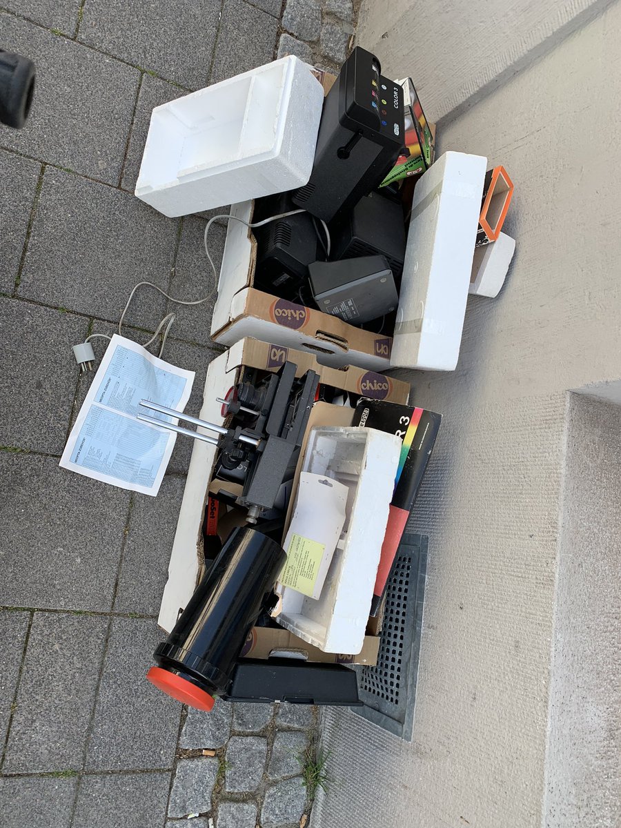 Marqueee (@marqueee) on Twitter photo Analoge Dunkelkammer, anyone? Köln, Vogelsanger Straße 62, Right now! Analoge Dunkelkammer, anyone? Köln, Vogelsanger Straße 62, Right now!