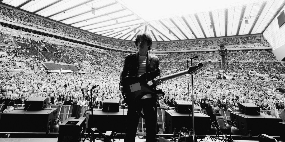 InhalerDublin's tweet photo. Buzzed after St. James’ Park yesterday. Thanks to everyone who caught our set and to @samfendermusic for having us and putting on such a killer show ❤️

Can’t wait for tonight with @Harry_Styles - we’re on at 7.15pm.

📸 @lewsvans https://t.co/Zbqp7svlo0