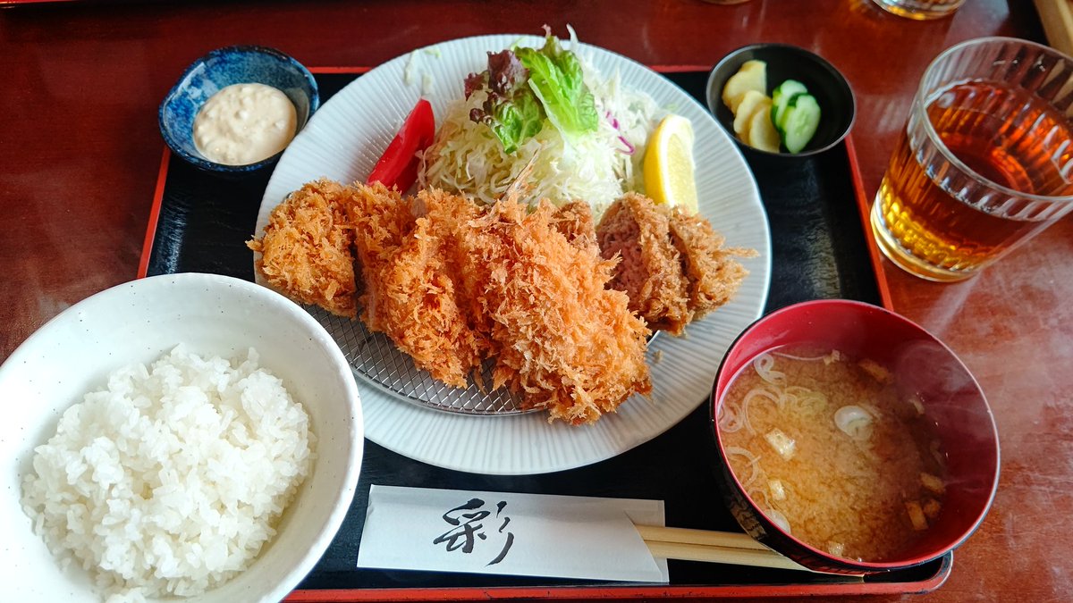 UraKalavinka's tweet photo. 今日は半日勤務の後 ��場スタッフとランチ🍚
美味しくて楽しい ひと時✨

来週半ばより1年間の傷病休暇。
腰を据えて治療に専念することに。
ちょっと複雑な心境… https://t.co/fSXpq5NQRP