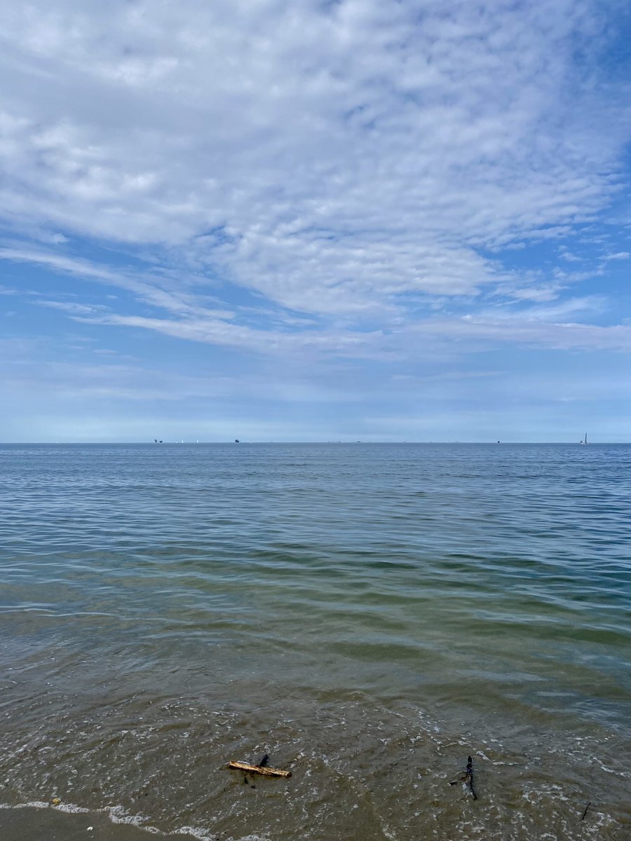 Spiaggia libera di Marina di Ravenna oggi. Da Bandiera Blu a divieto di balneazione, è un attimo.
#AlluvioneRomagna