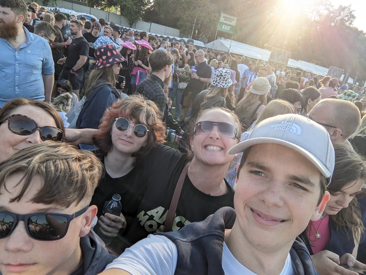 NatalieHorner1's tweet photo. Awesome night last night @ArcticMonkeys Hillsborough Park, missed a few of the classics though 😭 Gotta say @TheHives were fucking brilliant ❤️ #ArcticMonkeysHillsborough https://t.co/ohzgFRCSVg