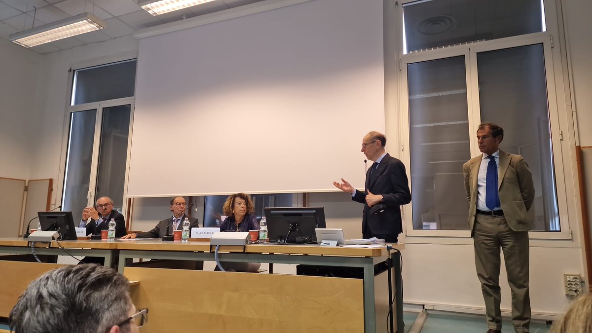RColegioEspana's tweet photo. Giornata in memoria Eduardo García de Enterría. Bologna 9 giugno 2023. @Unibo @RColegioEspana #Bologna #SPISA https://t.co/TIGadqOL6f