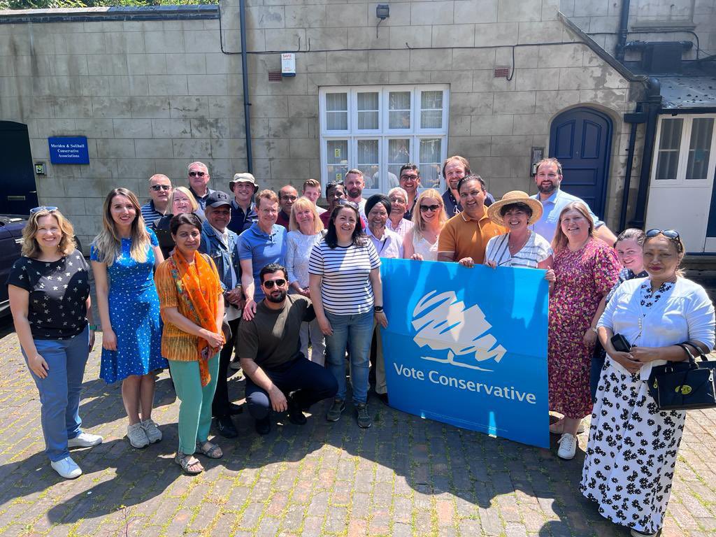 solboroughcons's tweet photo. Fabulous turnout and another great campaign session in Solihull today with Mayor Andy Street - it was jolly hot tho ๐ฅต thanks to all who came to help #campaigningallyearround #teamsolihull @andy4wm https://t.co/UyqMCZtLsq