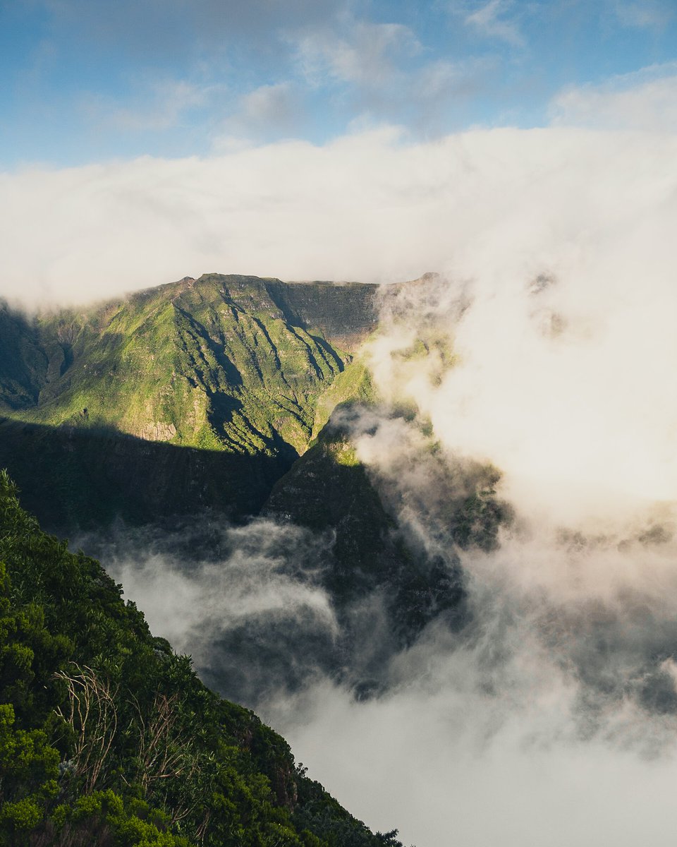 Dreaming upon the clouds 

------------

#greenmountains #clouds #dreams