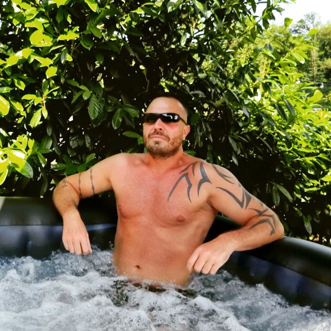 Bisschen abk&uuml;hlen bei &uuml;ber 30 Grad in Deutschland 😎💦✌🏼  #whirlpool #jakuzi #abk&uuml;hlung #sommer2023 https://t<a href="/tag/whirlpool"class="tags"><span>#whirlpool</span></a><a href="/tag/abk%C3%BChlung"class="tags"><span>#abk&uuml;hlung</span></a><a href="/tag/sommer2023"class="tags"><span>#sommer2023</span></a><a href="/tag/jakuzi"class="tags"><span>#jakuzi</span></a>