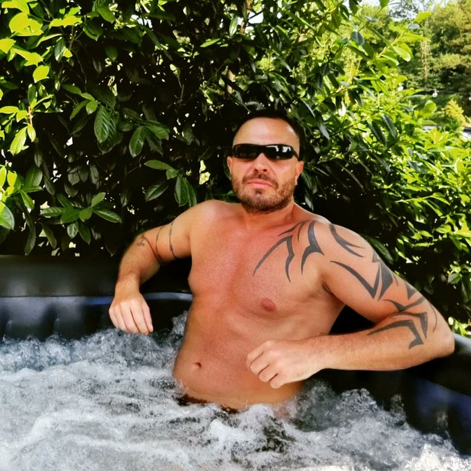 Bisschen abk&uuml;hlen bei &uuml;ber 30 Grad in Deutschland 😎💦✌🏼  #whirlpool #jakuzi #abk&uuml;hlung #sommer2023 https://t<a href="/tag/whirlpool"class="tags"><span>#whirlpool</span></a><a href="/tag/abk%C3%BChlung"class="tags"><span>#abk&uuml;hlung</span></a><a href="/tag/sommer2023"class="tags"><span>#sommer2023</span></a><a href="/tag/jakuzi"class="tags"><span>#jakuzi</span></a>