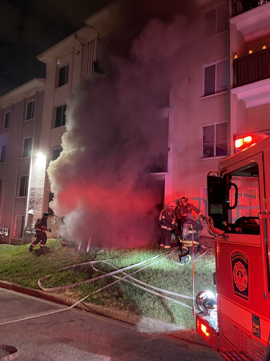 DcfdEngine15's tweet photo. Working Fire for Platoon #4 last night at 22:22 the Box Alarm was sounded. For a reported structure on fire at 3096 Stanton Road Southeast. Units arrived on scene with smoke showing the fire was located and quickly knocked. #DCFD #Engine15 https://t.co/1vlxWuHGGu