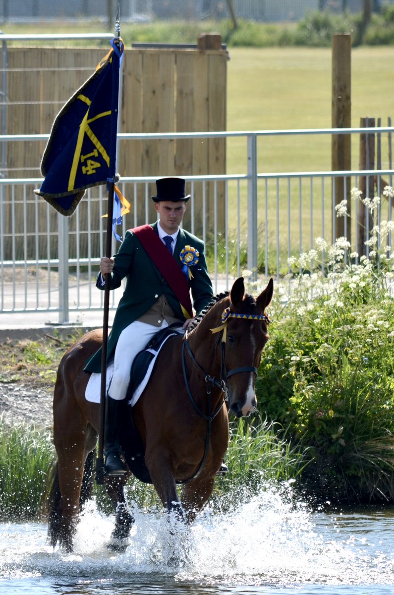 anthonyrh33's tweet photo. It was great to see the Cornet, right and left hand men and acting father proceed into the river Teviot to mark the boundary late afternoon on Friday. It was such a hot day and the horses looked like they enjoyed their dip. #HawickCommonRiding2023 @projecthawick @TheHawickPaper https://t.co/D6TFHO26q8