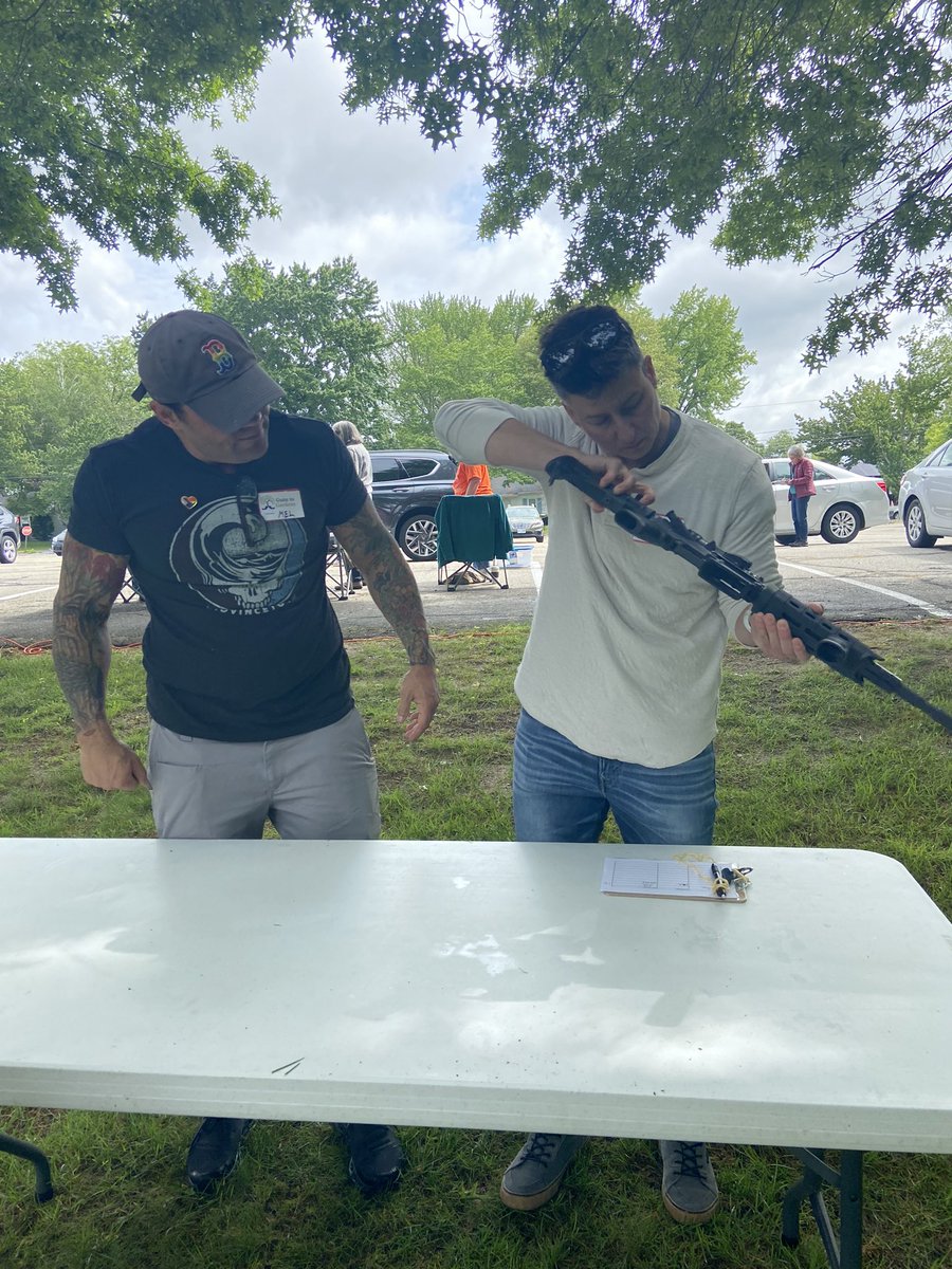 Guns to Gardens is up and running and we’ve already helped several people remove unwanted firearms from their homes. 🌸 

Have an unwanted firearm? Bring it to Wesley United Methodist Church in Concord #NH today until 2 pm.

@ProgressNH @NHChurches @KentCoalition