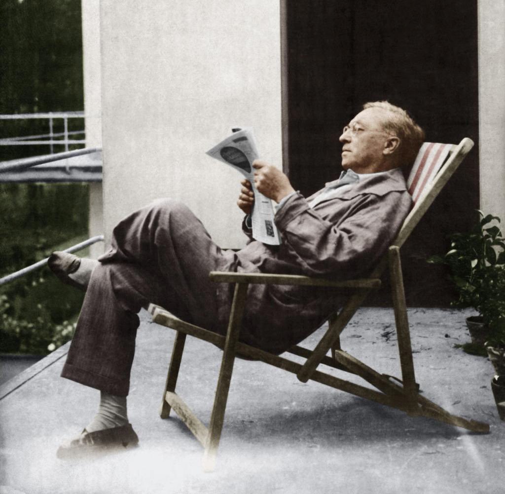 #HappyWeekend ☀️ Wassily Kandinsky lounging at Bauhaus Dessau Masters House, designed by Walter Gropius.