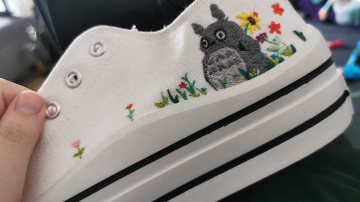 Almost done with the first side of my new kicks 👁️👅👁️