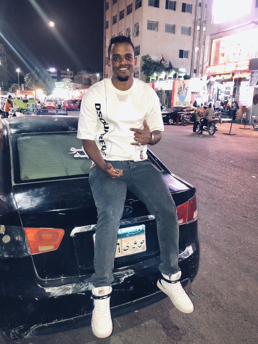 ف فرق بين انك جدع وانك عايز تبان جدع علشان تاخد اللقطه👌