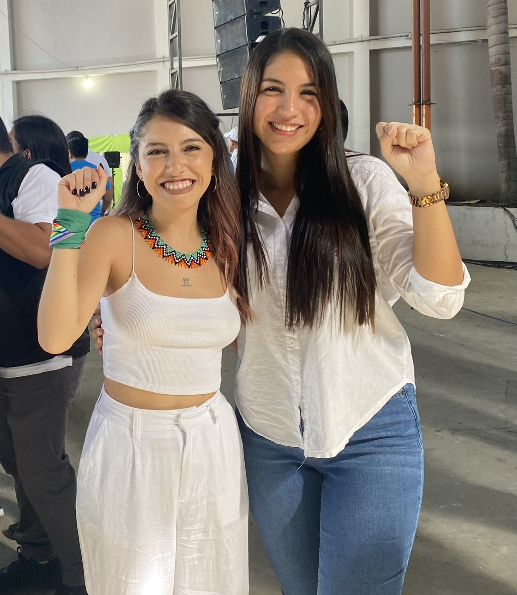"Mi sueño desde la humildad de mi patria morena es ver un país sin miseria, sin niños en la calle, una patria sin opulencia pero digna y feliz; una patria amiga, repartida entre todos y todas.”

#VolveremosASerPatria