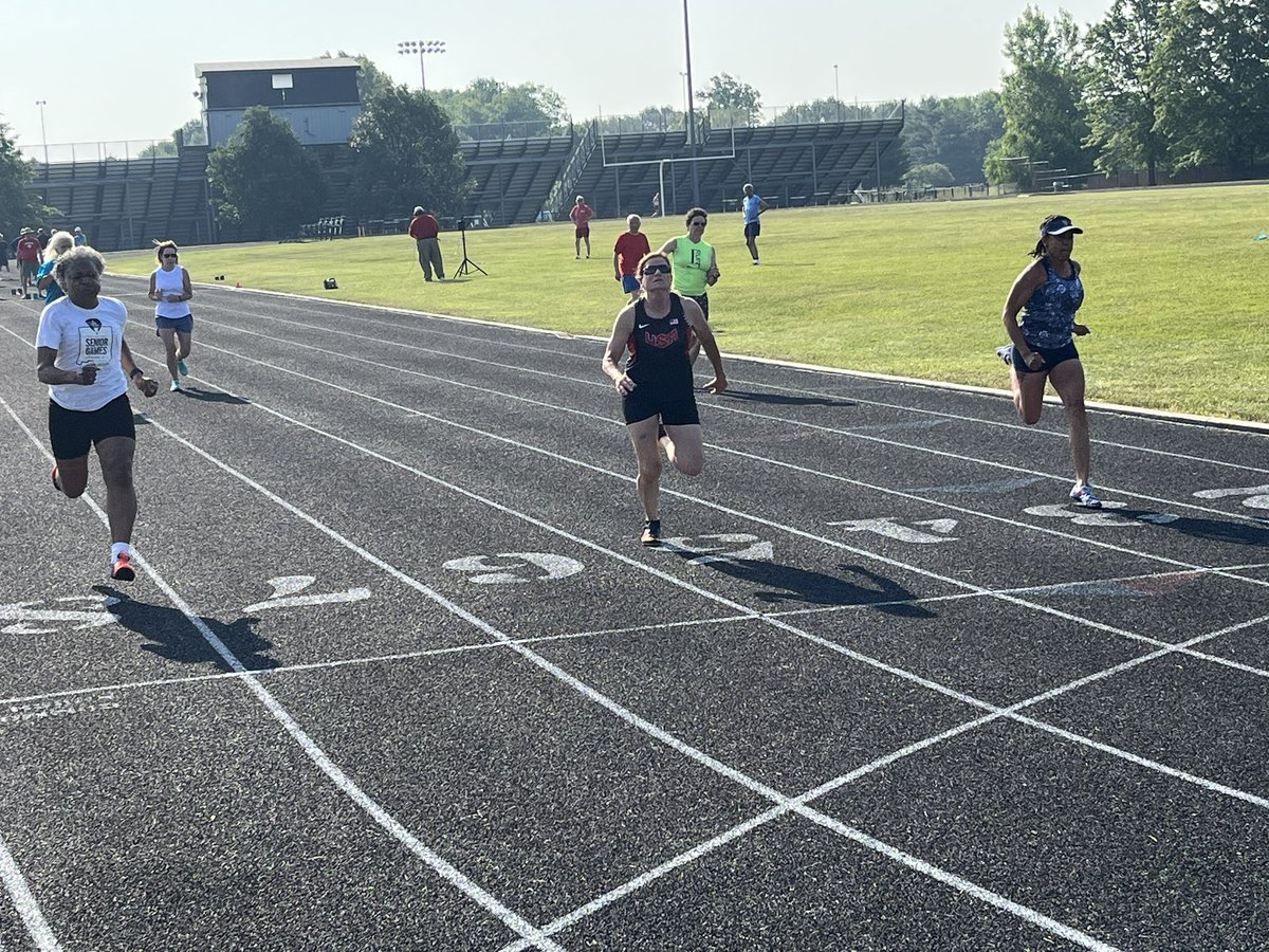 ScottHayesPhD's tweet photo. BBALers @ #OhioSeniorOlympics today. 50m dash: 3 women within .09 sec for top 3; top 400m time: 56 sec; top 800 m time: 2:50; winning 1500m time: 5:50🔥most young &amp; middle aged adults can’t approach those times (even if they ran the 1500 as a relay )😛#BuckeyeBrains #OptimalAging https://t.co/8PYRyc2aCW