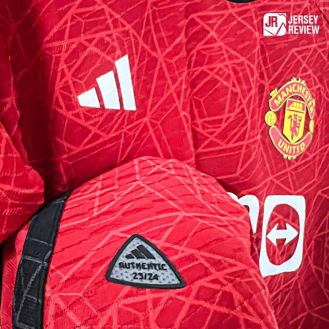 UtdPlug's tweet photo. The new home shirt in an "authentic" version. 🔴

IG/jerseyreview https://t.co/8oVWkzQHbC