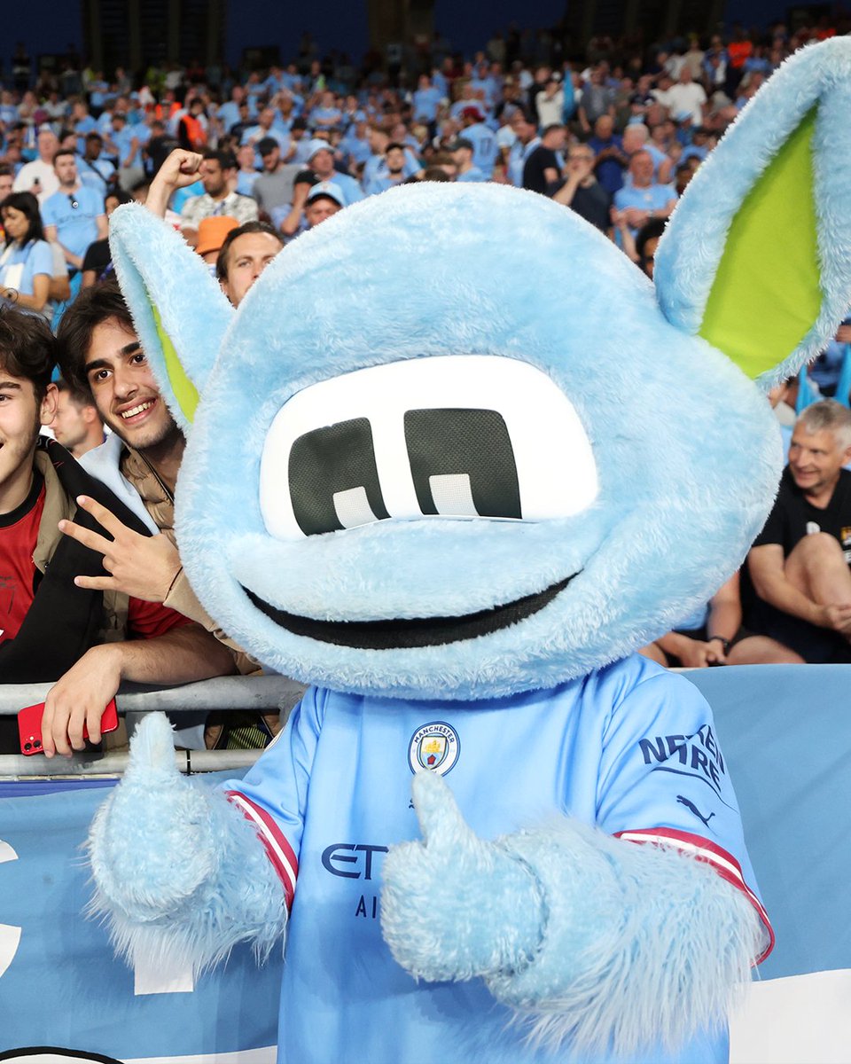 ChampionsLeague's tweet photo. 👍 Moonchester made it to Istanbul 😏

#UCLfinal https://t.co/KiQGhnjmSb