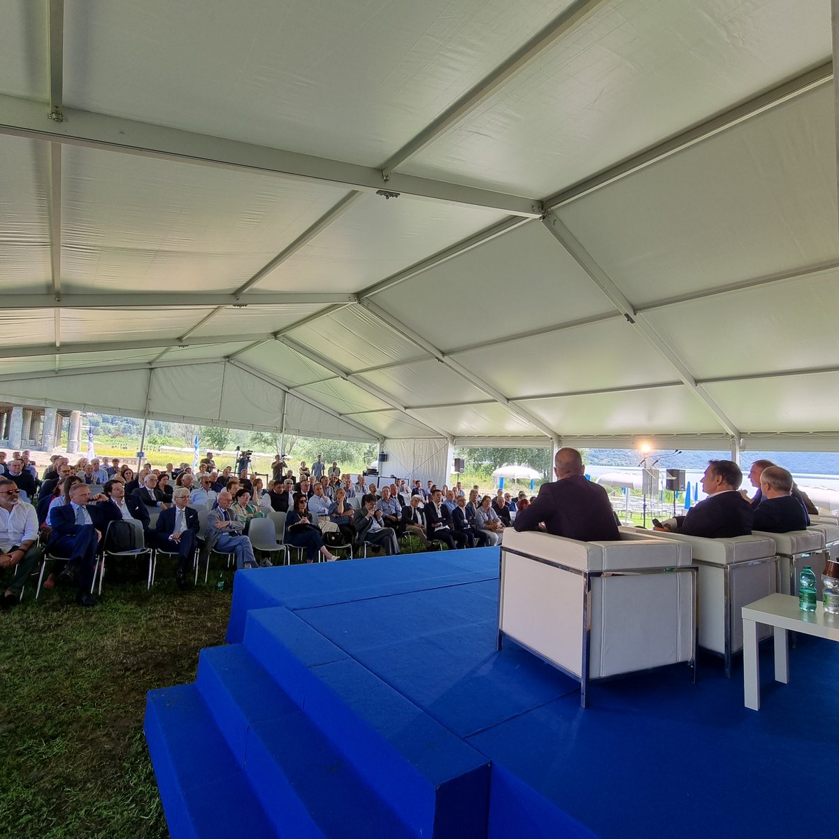 Silvestroninews's tweet photo. Momenti di una intensa mattina dove si sono alternati i fatti del buon governo, a livello nazionale, regionale e territoriale, al confronto con chi il territorio lo vive per mettere #primaleidee .
#culturaitaliana #europadeiconservatori #sovranità https://t.co/wP2V4WuV5g
