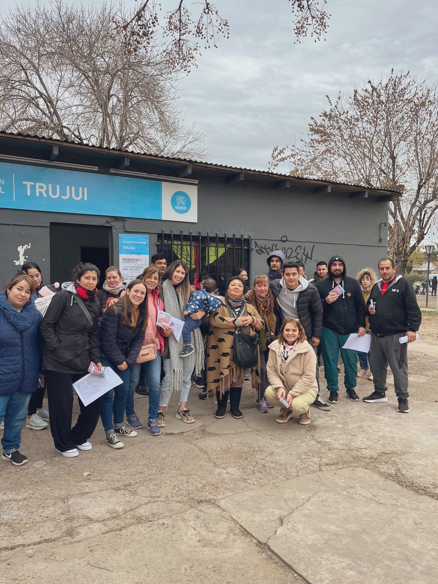 tomasbasilok's tweet photo. Hoy salimos a invitar a vecinos de distintos barrios al “Encuentro Gaucho” el próximo 17 de junio. 
Un evento para compartir en familia, donde contaremos con desfile de caballos, musica en vivo, banda militar, ballets folklóricos, entre otros… 
@jaimemendezh INTENDENTE https://t.co/hfHjoXg4UH