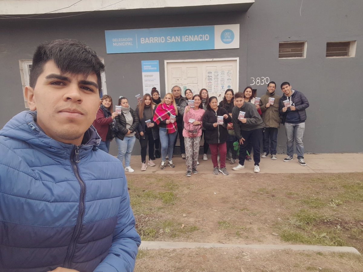tomasbasilok's tweet photo. Hoy salimos a invitar a vecinos de distintos barrios al “Encuentro Gaucho” el próximo 17 de junio. 
Un evento para compartir en familia, donde contaremos con desfile de caballos, musica en vivo, banda militar, ballets folklóricos, entre otros… 
@jaimemendezh INTENDENTE https://t.co/hfHjoXg4UH