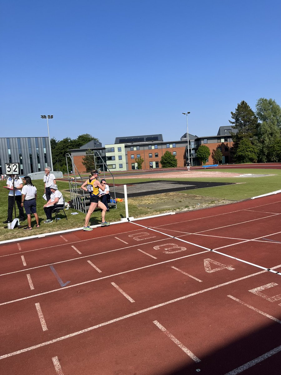 In this blistering heat Heather Warner leads <a href="/Beth_Davies7/">Bethan Davies</a>. Heather is chasing Beth’s 20,000m British Record! <a href="/BritAthletics/">British Athletics</a>