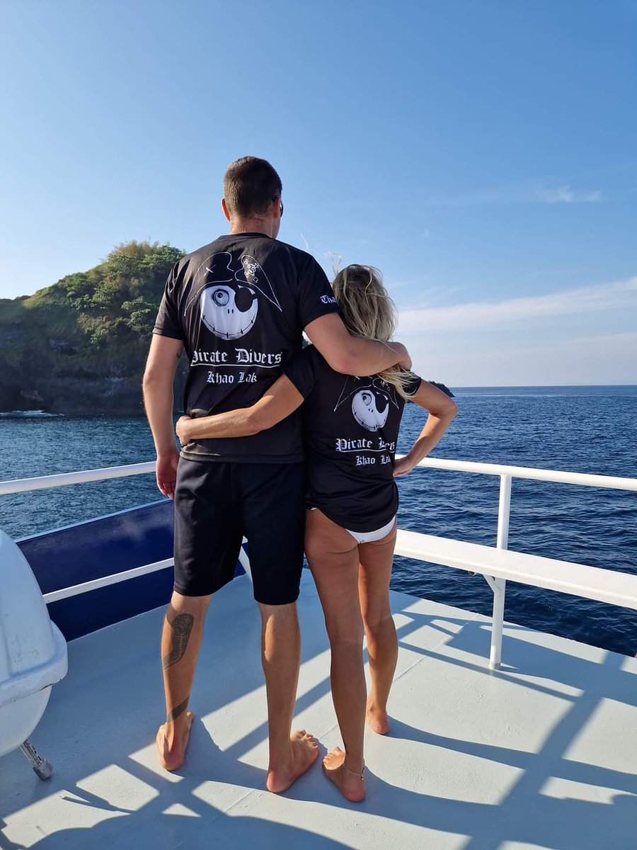 Liveaboards are the best.
#SimilanIslands  #divingkhaolak #Thailand #Khaolakdiving #Diving #daytripKhaoLak
#