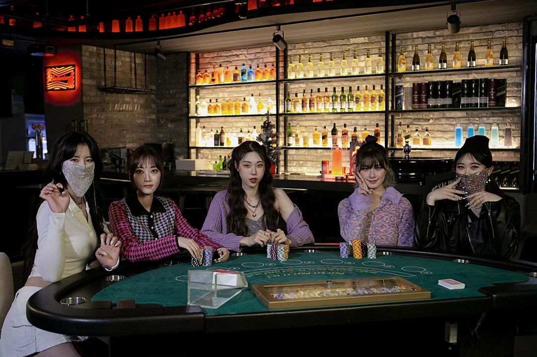 diawings's tweet image. 230610 DIAWINGS (diawings_official) Instagram update:

"🎬Behind 1

Photo by @moonbow_foto

#DIAWINGS
#kartist #singersongwriter #musician #musicproducer #kmusic #kpop #musicvideo #싱어송라이터 #뮤비촬영"