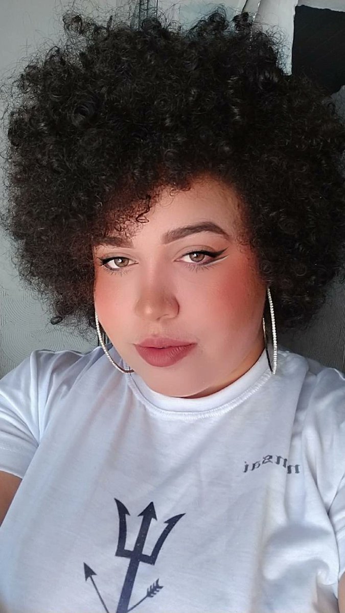 Iasmin0712's tweet photo. Deve ser horrível me odiar e não poder me chamar de feia 🗣️ https://t.co/8iD6huwXSI