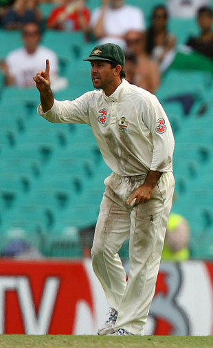 devenmorey's tweet photo. @CricCrazyJohns #Cheater #Richardkettleborough 
#CameronGreen
😡😡
Cheating is in DNA of Australian cricketers. 😒 https://t.co/VPPlX5Shu5